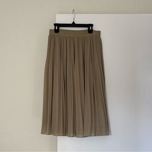 Pleated Green / Sage Skirt H&M - Size 6
